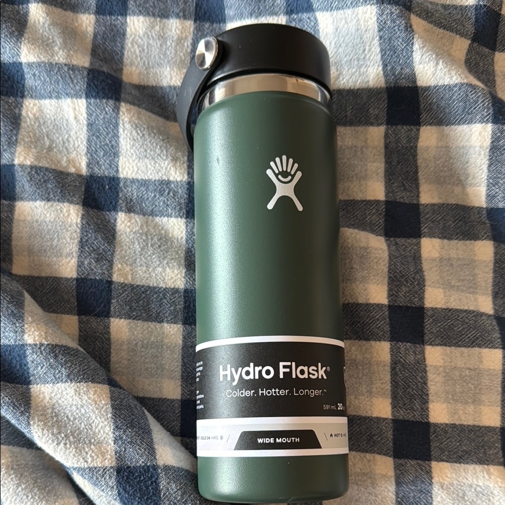 Hydro Flask Green Water Bottle